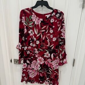 BAR III - DRESS **Size 6**. Very good condition. RED/Pink floral